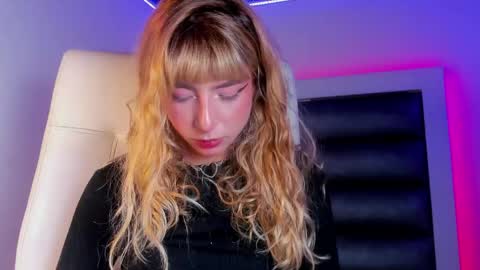 hellen__smith_ online show from April 21, 1:42 am