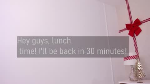 Snapshot of hellen_coy chatting on December 12, 5:15 pm Julieta online show from December 12, 5:15 pm