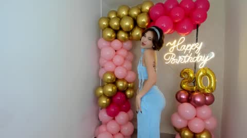 Snapshot of hellen_coy chatting on December 30, 2:08 pm Julieta online show from December 30, 2:08 pm
