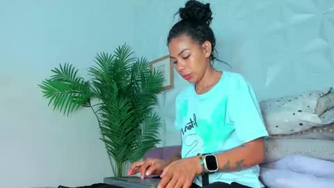 Snapshot of hellen_sky_ chatting on October 4, 7:01 pm hellen online show from October 4, 7:01 pm