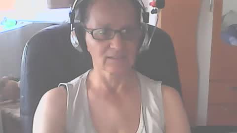 Snapshot of hellenmarie chatting on September 14, 10:25 am hellenmarie online show from September 14, 10:25 am