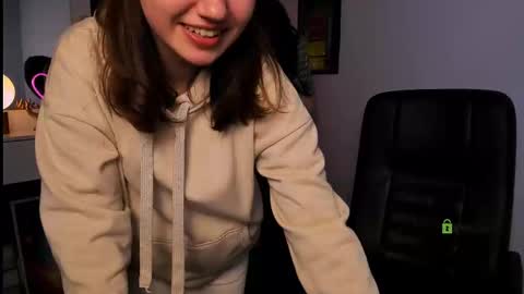 Snapshot of helli_belli chatting on March 8, 12:00 am Helli online show from March 8, 12:00 am