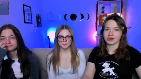 Helli online show from April 12, 7:30 pm