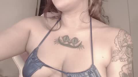 Snapshot of hello_demonkitty chatting on December 28, 3:47 am SIMONA  online show from December 28, 3:47 am