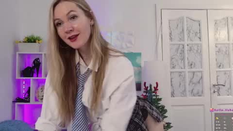 Snapshot of hello_lisha chatting on December 23, 8:11 am Alisia Monday to Friday from 10 am to 4 pm GMT 2 online show from December 23, 8:11 am