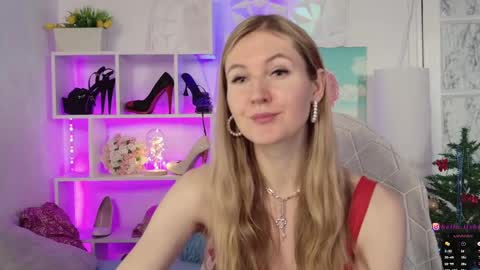 Snapshot of hello_lisha chatting on January 3, 8:32 am Alisia Monday to Friday from 10 am to 4 pm GMT 2 online show from January 3, 8:32 am