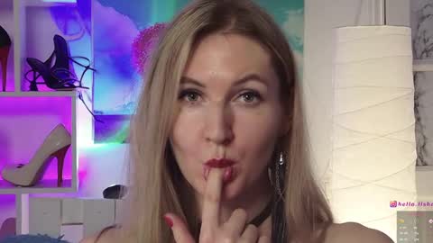 Snapshot of hello_lisha chatting on January 10, 11:22 am Alisia Monday to Friday from 10 am to 4 pm GMT 2 online show from January 10, 11:22 am