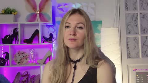 Snapshot of hello_lisha chatting on January 13, 8:05 am Alisia Monday to Friday from 10 am to 4 pm GMT 2 online show from January 13, 8:05 am