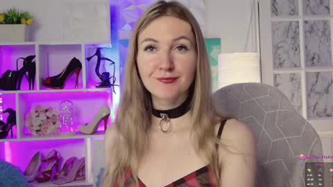 Snapshot of hello_lisha chatting on January 17, 9:17 am Alisia Monday to Friday from 10 am to 4 pm GMT 2 online show from January 17, 9:17 am