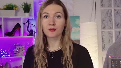 Snapshot of hello_lisha chatting on January 24, 9:06 am Alisia Monday to Friday from 10 am to 4 pm GMT 2 online show from January 24, 9:06 am