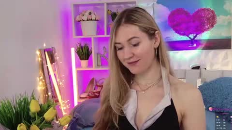 Snapshot of hello_lisha chatting on February 3, 11:42 am Alisia Monday to Friday from 10 am to 4 pm GMT 2 online show from February 3, 11:42 am