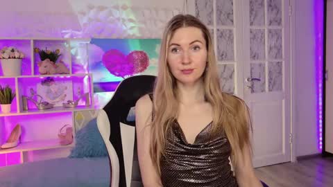 Snapshot of hello_lisha chatting on February 7, 3:08 pm Alisia Monday to Friday from 10 am to 4 pm GMT 2 online show from February 7, 3:08 pm