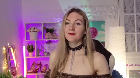 Snapshot of hello_lisha chatting on February 10, 8:09 am Alisia Monday to Friday from 10 am to 4 pm GMT 2 online show from February 10, 8:09 am