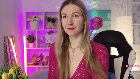Snapshot of hello_lisha chatting on February 12, 8:06 am Alisia Monday to Friday from 10 am to 4 pm GMT 2 online show from February 12, 8:06 am
