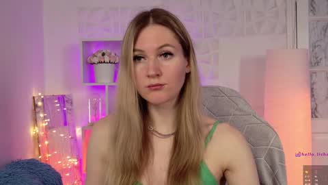 Snapshot of hello_lisha chatting on March 5, 9:05 am Alisia Monday to Friday from 10 am to 4 pm GMT 2 online show from March 5, 9:05 am