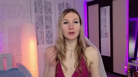 Snapshot of hello_lisha chatting on March 6, 8:08 am Alisia Monday to Friday from 10 am to 4 pm GMT 2 online show from March 6, 8:08 am