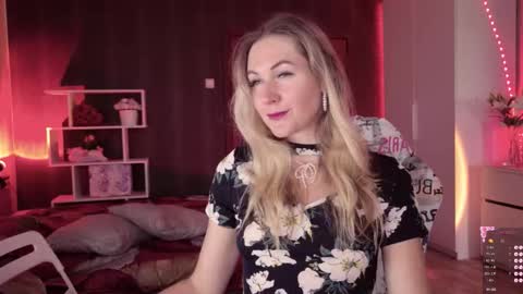 Snapshot of hello_lisha chatting on September 25, 8:18 am Alisia Monday to Friday from 10 am to 4 pm GMT 2 online show from September 25, 8:18 am