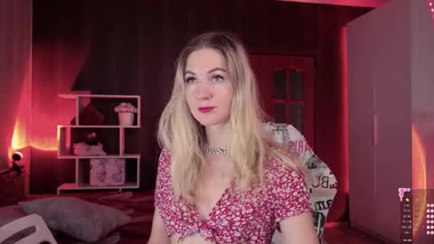 Snapshot of hello_lisha chatting on September 26, 8:18 am Alisia Monday to Friday from 10 am to 4 pm GMT 2 online show from September 26, 8:18 am