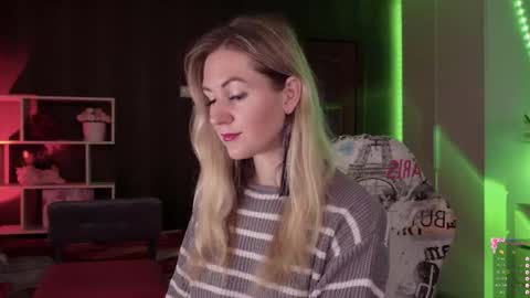 Snapshot of hello_lisha chatting on October 10, 8:13 am Alisia Monday to Friday from 10 am to 4 pm GMT 2 online show from October 10, 8:13 am