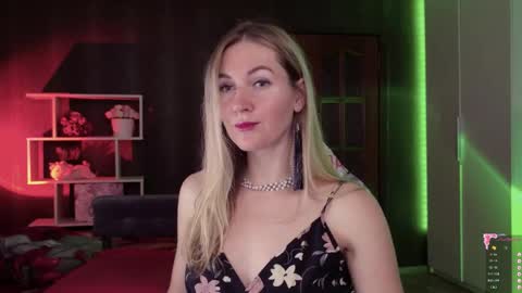 Snapshot of hello_lisha chatting on October 13, 8:36 am Alisia Monday to Friday from 10 am to 4 pm GMT 2 online show from October 13, 8:36 am