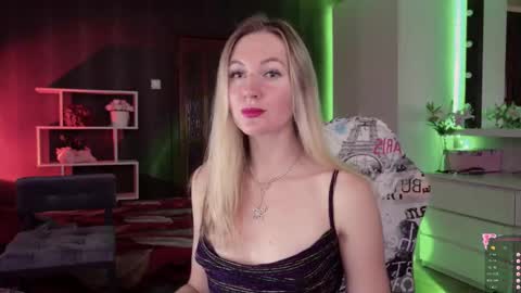 Snapshot of hello_lisha chatting on October 16, 8:26 am Alisia Monday to Friday from 10 am to 4 pm GMT 2 online show from October 16, 8:26 am