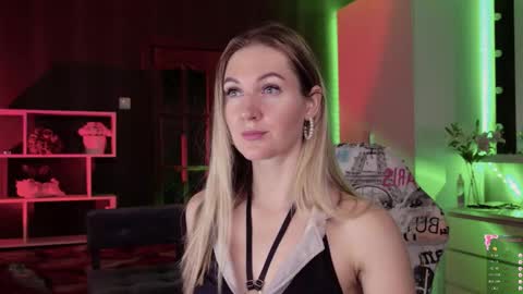 Snapshot of hello_lisha chatting on October 28, 8:29 am Alisia Monday to Friday from 10 am to 4 pm GMT 2 online show from October 28, 8:29 am