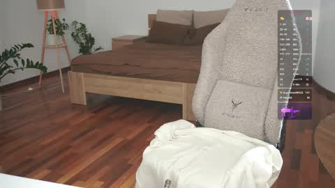 Taya online show from September 25, 7:06 pm