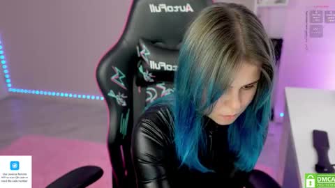 Snapshot of hellokittyalice chatting on September 30, 2:11 pm Alice online show from September 30, 2:11 pm