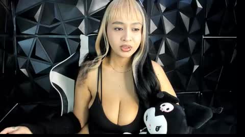 heluehorny13 online show from October 25, 4:20 am