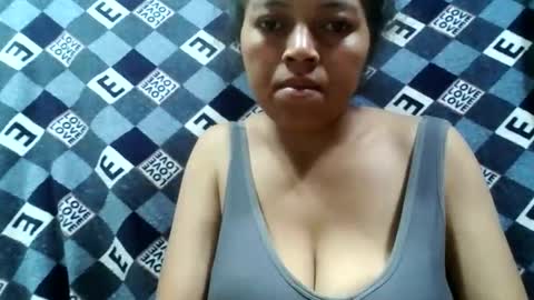 Snapshot of henitsaldy chatting on September 14, 2:38 pm henitsaldy online show from September 14, 2:38 pm