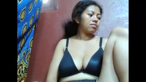 Snapshot of henitsaldy chatting on October 1, 8:20 am henitsaldy online show from October 1, 8:20 am