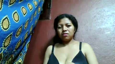 Snapshot of henitsaldy chatting on October 1, 8:26 pm henitsaldy online show from October 1, 8:26 pm