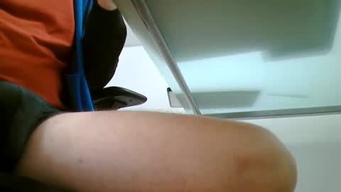 hennes6 online show from December 1, 8:08 am