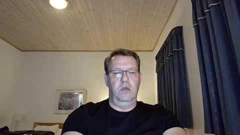 Snapshot of henrikrp1971 chatting on December 12, 1:32 am henrikrp1971 online show from December 12, 1:32 am