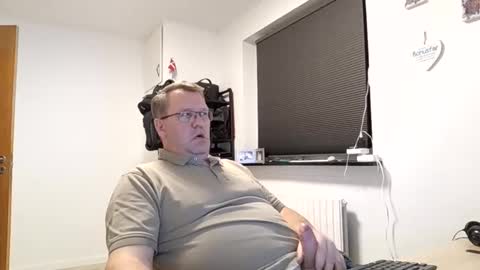 Snapshot of henrikrp1971 chatting on December 19, 4:24 pm henrikrp1971 online show from December 19, 4:24 pm