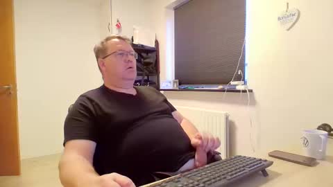 Snapshot of henrikrp1971 chatting on December 29, 12:12 pm henrikrp1971 online show from December 29, 12:12 pm