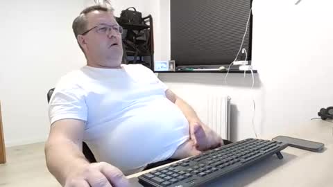 Snapshot of henrikrp1971 chatting on January 7, 6:56 pm henrikrp1971 online show from January 7, 6:56 pm