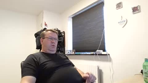 Snapshot of henrikrp1971 chatting on January 17, 1:03 pm henrikrp1971 online show from January 17, 1:03 pm