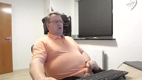 Snapshot of henrikrp1971 chatting on February 5, 8:14 pm henrikrp1971 online show from February 5, 8:14 pm