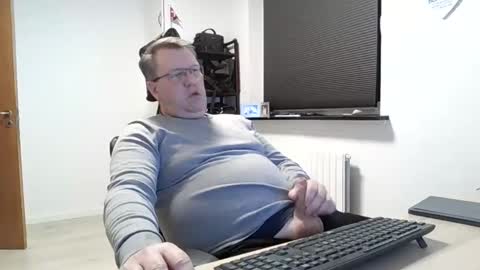 Snapshot of henrikrp1971 chatting on February 12, 9:33 pm henrikrp1971 online show from February 12, 9:33 pm