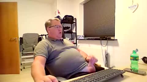 Snapshot of henrikrp1971 chatting on November 5, 9:26 pm henrikrp1971 online show from November 5, 9:26 pm