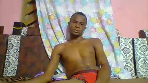 Snapshot of henriotflavien20 chatting on December 5, 6:22 pm Adrian Honey online show from December 5, 6:22 pm