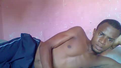 Snapshot of henriotflavien20 chatting on December 19, 9:07 am Adrian Honey online show from December 19, 9:07 am