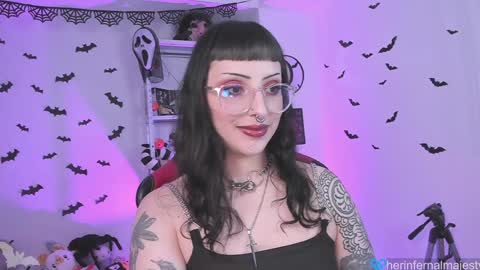 Snapshot of herinfernalmajesty chatting on January 15, 1:56 am  Marie  online show from January 15, 1:56 am