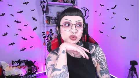 Snapshot of herinfernalmajesty chatting on September 9, 2:33 am  Marie  online show from September 9, 2:33 am