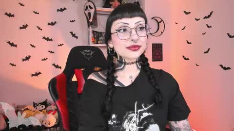 Snapshot of herinfernalmajesty chatting on October 8, 3:15 am  Marie  online show from October 8, 3:15 am