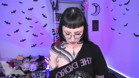 Snapshot of herinfernalmajesty chatting on October 30, 2:35 am  Marie  online show from October 30, 2:35 am