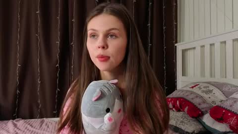 Nicole online show from April 6, 7:04 pm