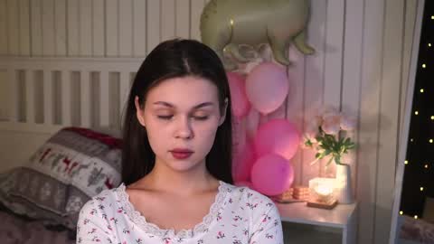 Nicole online show from April 9, 6:35 pm