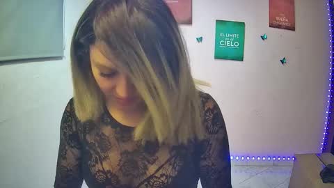 Snapshot of hestesiaxx chatting on November 14, 2:54 am Hestesiaxx online show from November 14, 2:54 am